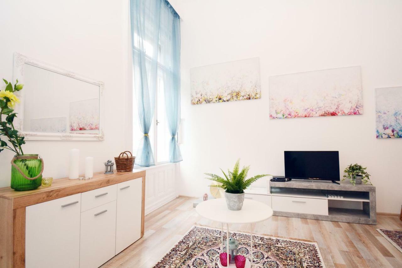 Lillybeth City Center Apartments Budapest Ngoại thất bức ảnh
